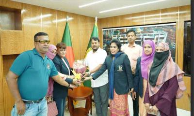 রাসিক প্রশাসকের সাথে জাতীয় দলের সাবেক খেলোয়াড়বৃন্দের সৌজন্য সাক্ষাৎ