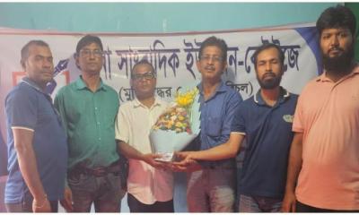 কেইউজে নেতৃবৃন্দকে সাধারণ বীমা করপোরেশন  আঞ্চলিক কমর্চারী ইউনিয়ন নেতৃবৃন্দের ফুলেল শুভেচ্ছা
