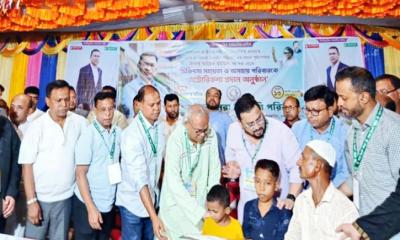 অসহায় পরিবারের দুই শিশুকে চিকিৎসা সহায়তা ও অটোরিকশা দিলেন তারেক রহমান