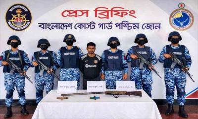 সুন্দরবনে কুখ্যাত ডাকাত সুমন বাহিনীর এক  সদস্য আটক