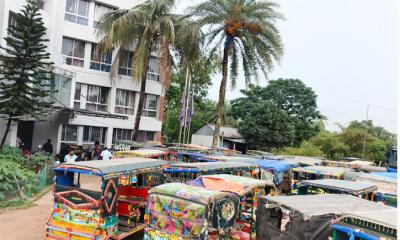ভালুকায় মহাসড়কে পুলিশের অভিযান অর্ধশত  ‎অটোরিকশা-সিএনজি জব্দ