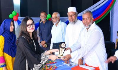 সিরাজগঞ্জে এসএসসিতে জিপিএ-৫ প্রাপ্ত কৃতি শিক্ষার্থীদের সংবর্ধনা ও বৃত্তি প্রদান
