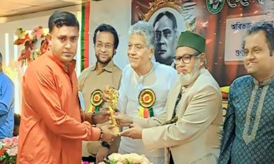 এশিয়ান লিডারশিপ অ্যাওয়ার্ড পেলেন মোংলার মৃধা ফারুকুল ইসলাম