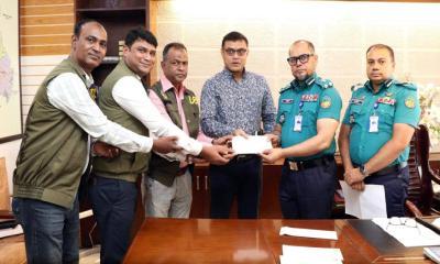 সাংবাদিক তুহিন হত্যা মামলার আসামিদের দ্রুত গ্রেফতারে পুলিশ অভিযানিক দলকে পুরস্কৃত