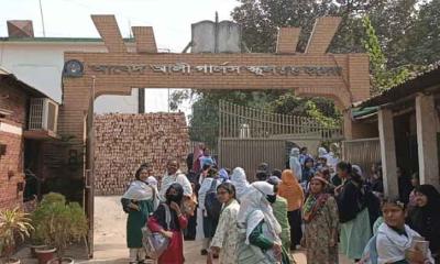 শ্রীপুরে সরকারি আদেশ অমান্য করে ৩ স্কুলে পাঠদান, সাংবাদিকদের ওপর ক্ষিপ্ত হলেন প্রধান শিক্ষক