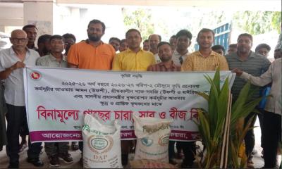 কয়রায় প্রান্তিক চাষিদের মাঝে  বিনামূল্যে বীজ ও সার বিতরণ