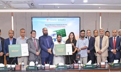 ইসলামী ব্যাংক-মাস্টারকার্ড-এর ‘স্পেন্ড অ্যান্ড উইন‘ ক্যাম্পেইনের বিজয়ীদের মাঝে পুরস্কার বিতরণ