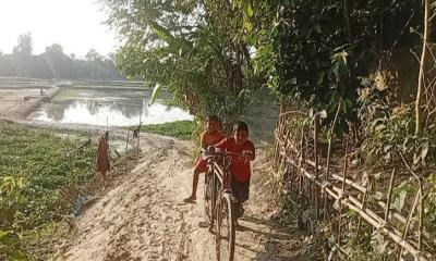 একটি সেতুর অভাবে বিচ্ছিন্ন দশ শিখা চরাঞ্চল—দুর্ভোগে শিক্ষা, স্বাস্থ্য ও কৃষিকাজ