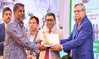 স্বাস্থ্যসেবা, নারী ও শিশু কল্যাণে দেশের শ্রেষ্ঠ ইউপি চেয়ারম্যান হলেন মান্দার মোখলেসুর রহমান কামরুল