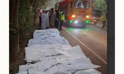 বাস-ট্রাকের মুখোমুখি সংঘর্ষে নিহত ১৩