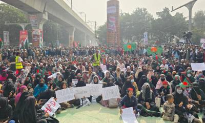 ফের শাহবাগ মোড়ে অবস্থান ইনকিলাব মঞ্চের