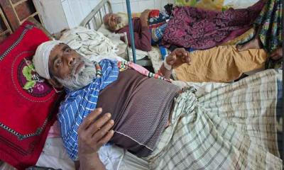 নওগাঁর মান্দায় তুচ্ছ ঘটনায় প্রতিবেশীর মারপিটে নারীসহ  আহত ৪ 