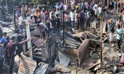 চাঁদপুরে  অগ্নিকাণ্ডে   নিঃস্ব  ১১ পরিবারে মানুষ