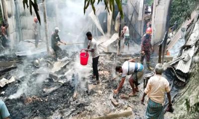 লামায় মধুঝিরি গ্রামের নাজিম উদ্দীনের বসতঘর পুড়ে ছাই