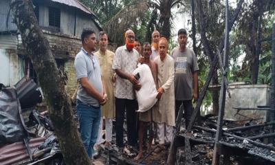 অগ্নিকাণ্ডে ক্ষতিগ্রস্ত পরিবারের পাশে বিএনপি নেতৃবৃন্দ