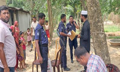 উভয় পক্ষের চারজন আহত, কৃষকের হাতের কব্জি বিচ্ছিন্ন