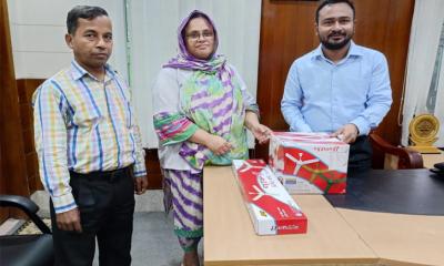 ভাঙ্গুড়া উপজেলা স্বাস্থ্য কমপ্লেক্সে রোগীদের জন্য পৌরসভা থেকে ৫টি সিলিং ফ্যান প্রদান
