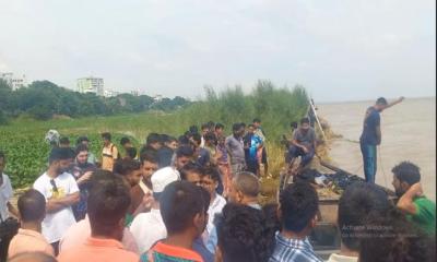 রাজশাহীতে পদ্মায় নৌকাডুবিতে বাবা-ছেলে নিখোঁজ, উদ্ধার ৬