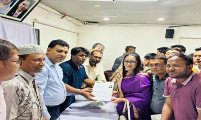 সংরক্ষিত নারী আসনে মনোনয়ন ফরম জমা দিলেন সাবরিনা বিনতে আহমেদ শুভ্রা