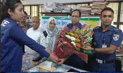 অশ্রুসিক্ত নয়নে চাঁদপুর কোর্ট ইন্সপেক্টরকে বিদায় সংবর্ধনা