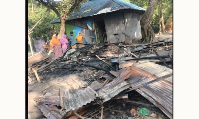বরুড়ায় গভীর রাতে বসতঘরে আগুন, ক্ষতি সাড়ে ৩ লাখ টাকা