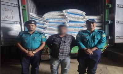 বাকলিয়ায় ২৬ টন চিনি‌সহ ২টি‌ কভার্ডভ্যান উদ্ধার :আটক ১ ড্রাইভার