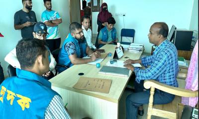 মাদারীপুরে জেলা শিক্ষা অফিসে দুদকের অভিযান