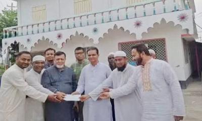 নেক্সট কালেকশনের এমডি বিল্লালের উদ্যোগে মাদ্রাসায় চেক বিতরণ!