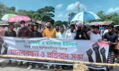 ৪ ঘণ্টা পর প্রশাসনের আশ্বাসে মহাসড়ক অবরোধ প্রত্যাহার