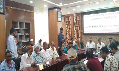 সরকারের নির্বাচনী ইশতেহার বাস্তবায়নে দিনাজপুরে গণমাধ্যমকর্মীদের নিয়ে প্রেস ব্রিফিং