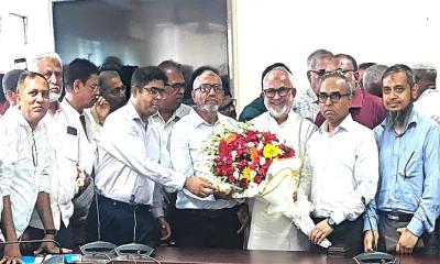 খুলনা ওয়াসার চেয়ারম্যান বীর মুক্তিযোদ্ধা মনিরুজ্জামানের দায়িত্ব গ্রহন