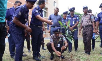 “বৃক্ষরোপণে সাজাই দেশ, সবার আগে বাংলাদেশ” স্লোগানে কক্সবাজার জেলা পুলিশের বিশেষ বৃক্ষরোপণ কর্মসূচি