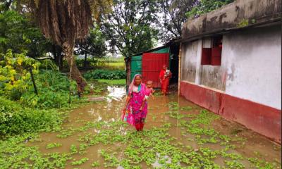 রাজশাহী পবা এলাকায় অপরিকল্পত পুকুরে পবার ৫৫টি পরিবার পানিবন্দি