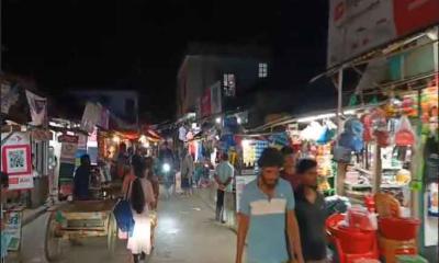 নাজিরপুরে রাতেও জমজমাট বেচাকেনা