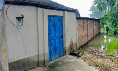 মান্দায় খাসজমি দখল করে স্থাপনা নির্মাণের অভিযোগ