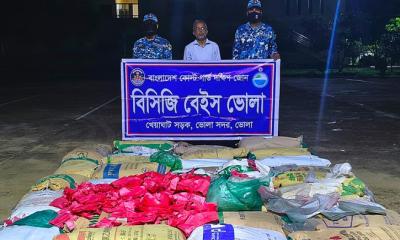কোষ্ট গার্ডের অভিযানে ভোলা ও লক্ষীপুরে নিষিদ্ধ  পলিথিন জব্দ