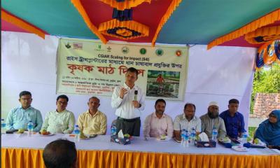 রাইস ট্রান্সপ্লান্টারে আধুনিক ধান চাষ-ডুমুরিয়ায় মাঠ দিবস অনুষ্ঠিত