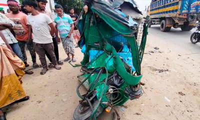 রূপগঞ্জে যাত্রীবাহী বাসের ধাক্কায় অটোরিক্সা চালক নিহত: আহত -২