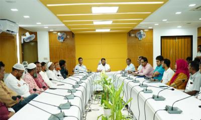 উন্নয়নমূলক কাজের অগ্রগতি পর্যালোচনা সভায় রাসিক প্রশাসক