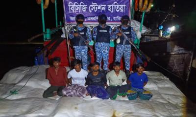 ৭৬০ বস্তা সারসহ পাঁচ পাচারকারী আটক