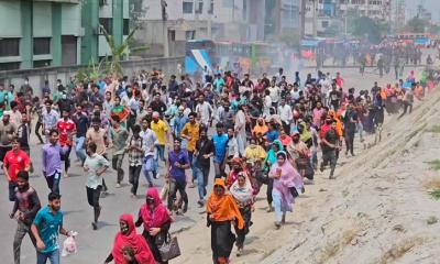 রূপগঞ্জে শ্রমিকদের ঢাকা-সিলেট মহাসড়ক অবরোধ, সংঘর্ষে আহত ৭০