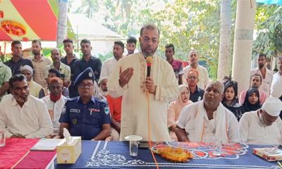 পূজা মন্ডপ পরিদর্শনকালে প্রতিমন্ত্রী শেখ ফরিদুল ইসলাম