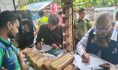 পাইকগাছায় বিএসটিআইয়ের মোবাইল কোর্ট, তিন বেকারিকে ৩০ হাজার টাকা জরিমানা