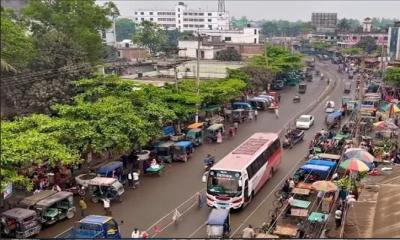 ঢাকা-জামালপুর আঞ্চলিক সড়ক দিয়ে ঘরে ফিরছে মানুষ