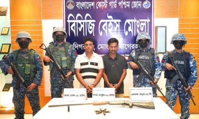 সুন্দরবনে অস্ত্র ও গোলাবারুদসহ করিম শরীফ বাহিনীর দুই সহযোগী আটক