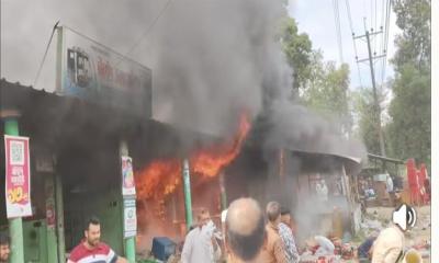 ঈদগাঁওয়ে ভয়াবহ অগ্নিকাণ্ডে তিন ব্যবসাপ্রতিষ্ঠান পুড়ে ছাই
