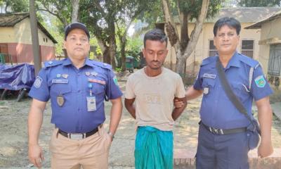 পাবনার ফরিদপুরে মাদক কেনার টাকা না পেয়ে মাকে কুপিয়ে হত্যার অভিযোগ;ছেলে আটক