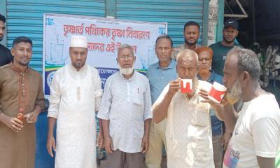 কয়রায় তৃঞ্চার্ত মানুষের সেবায় সার্বজনীন মানবতার বন্ধু সংগঠন