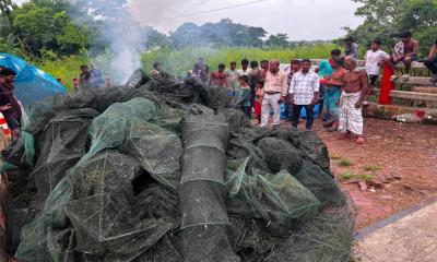 মুকসুদপুরে ৬২টি চায়না দুয়ারী জাল পুড়িয়ে ধ্বংস