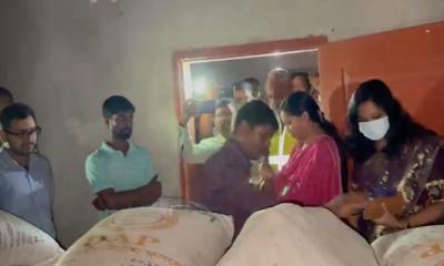 জয়পুরহাট পাঁচবিবিতে কৃষকের বাড়িতে মিলল ৭৬ বস্তা সার